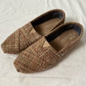 TOMS Bumpy Tweed Flats Size 9 Tan/Pink